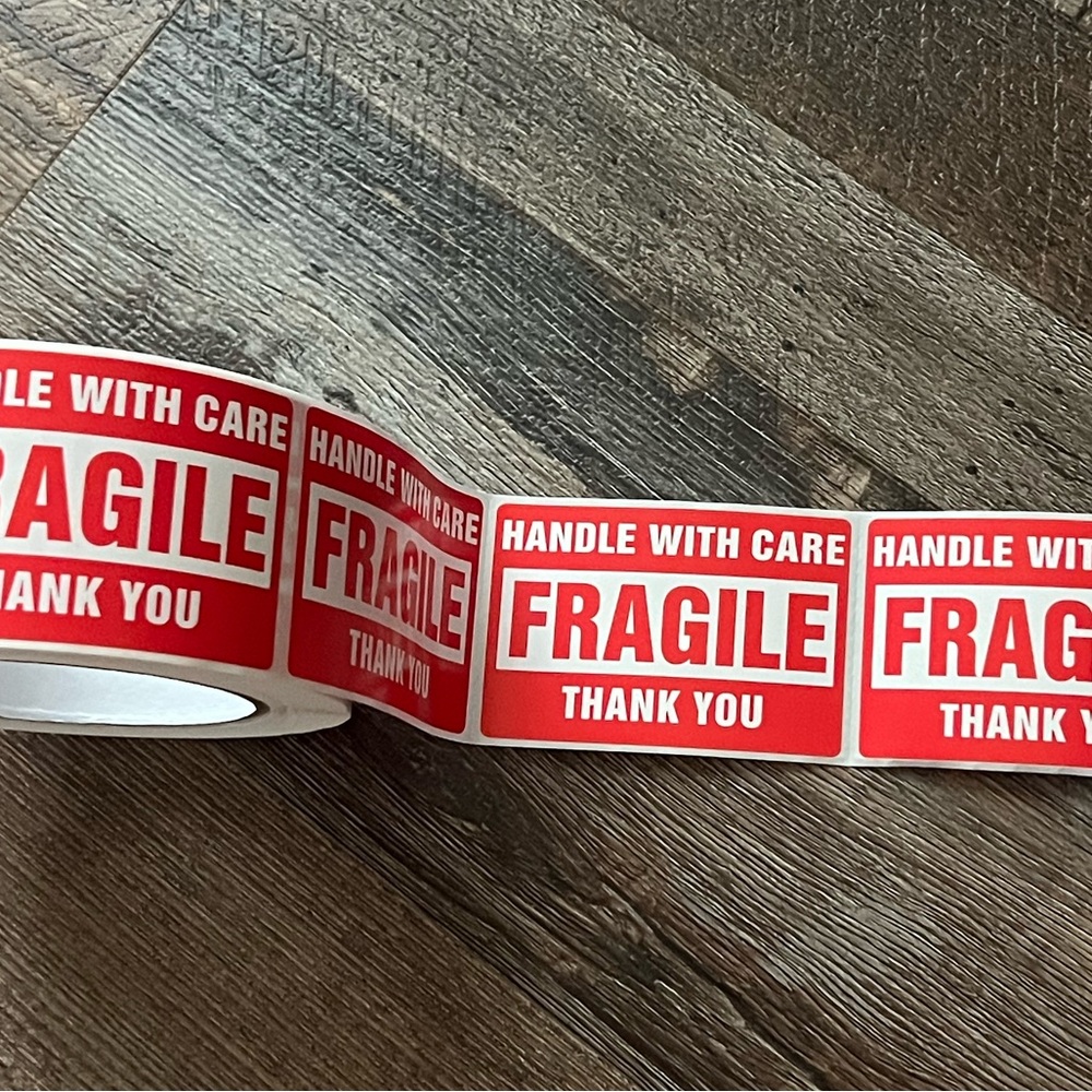 ๐HOST PICK! ๐50 Fragile stickers for shipments - Picture 2 of 2